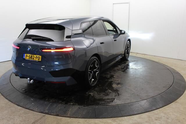 BMW iX xDrive40 High Executive 77 kWh El Trekhaak Panodak Head Up Camera