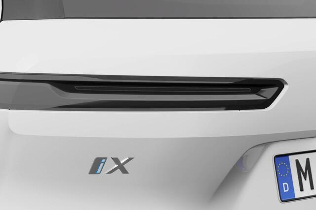 BMW iX xDrive40 | Sportpakket | Glazen Panoramadak Sky Lounge | Driving Assistant Professional