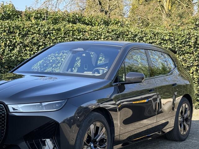 BMW iX xDrive40 High Exexcutive | 21" | Laser | Sportpakket | Driving Assistant Plus