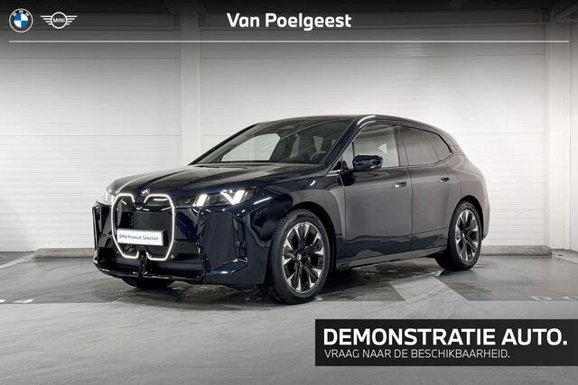 BMW iX xDrive45 | M-Sport Pro | Driving Assistant Plus | Harman/Kardon | Sky Lounge | Soft-Close Portieren | Comfort Access | Trekhaak