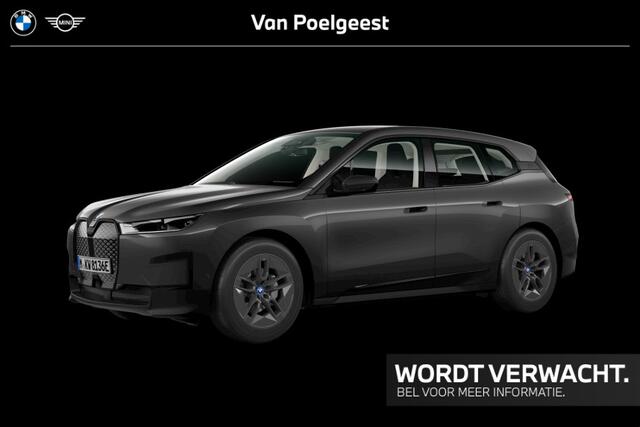 BMW iX xDrive40 High Executive 4 zone airconditioning / Head Up Display / Stoelverwarming / Iconic Sounds