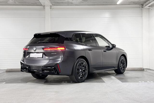 BMW iX xDrive60 | M-Sport Pro | Innovation Pack | Comfort Pack | Driving Assistant Professional | Parking Assistant Professional | Bowers&Wilkins | Sky Lounge | Soft-Close | Comfort Access | Trekhaak