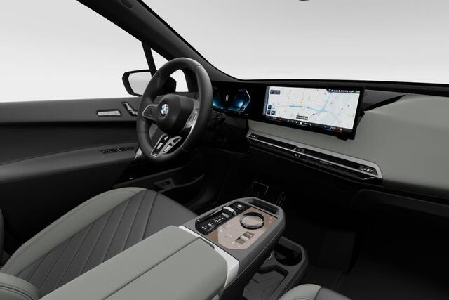 BMW iX xDrive45 | M Sport Pro | Comfort Pack | Innovation Pack | Trekhaak | Sky Lounge