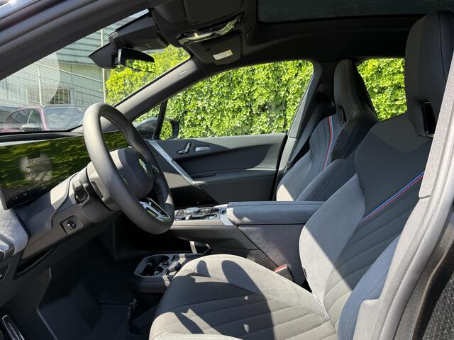 BMW iX xDrive45 101 kWh