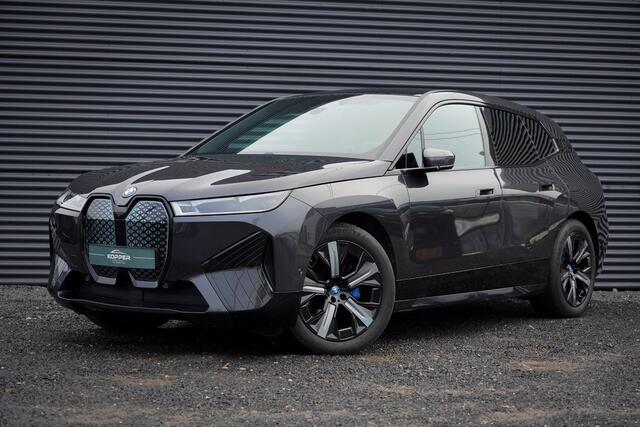 BMW iX xDrive40 Excellence 77 kWh / M-Sportpakket / Pano / Trekhaak