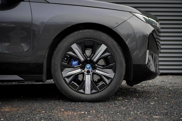 BMW iX xDrive40 Excellence 77 kWh / M-Sportpakket / Pano / Trekhaak