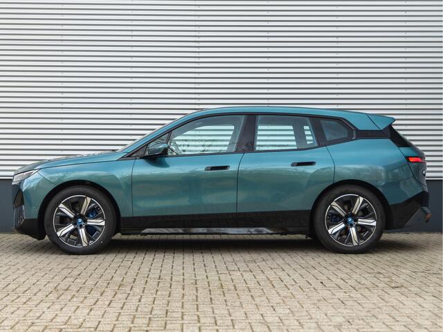 BMW iX xDrive40 - Sportpakket - Pano - Harman Kardon - Stoelventilatie - Driving Ass Prof