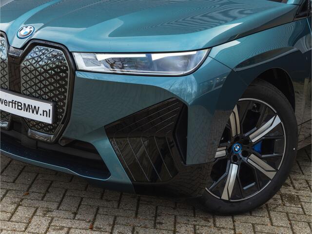 BMW iX xDrive40 - Sportpakket - Pano - Harman Kardon - Stoelventilatie - Driving Ass Prof