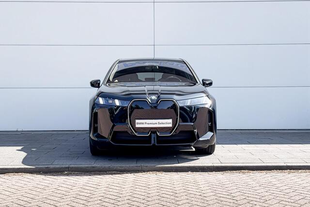 BMW iX xDrive45 101 kWh