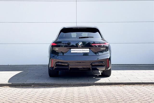 BMW iX xDrive45 101 kWh