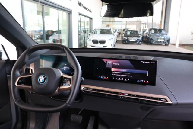 BMW iX xDrive40 Sportpakket | Driving Assistant Professional
