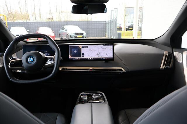 BMW iX xDrive50 | Sport Edition | Bowers & Wilkins | Panoramadak Sky Lounge | Laserlight