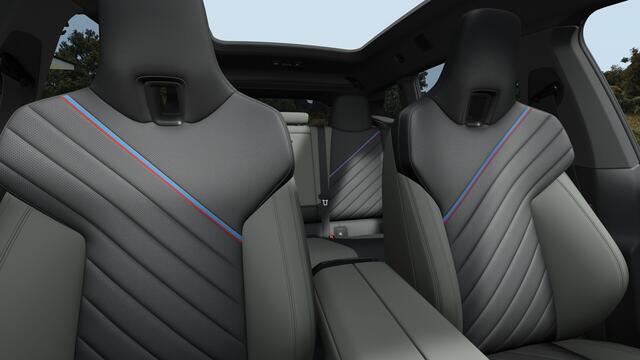 BMW iX xDrive45 M Sport / Panoramadak / Trekhaak / Soft-Close / Stoelventilatie / Parking Assistant Professional / Adaptieve LED / Comfort Access / Harman Kardon