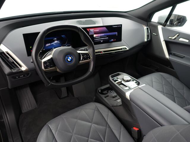 BMW iX xDrive40 M Sport Plus 77 kWh- Stoelmassage, Harman Kardon, 360 Camera, Head Up, Memory Seats, Sfeerverlichting