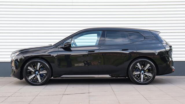 BMW iX xDrive50 High Executive Sportpakket | Massage | Sky Lounge | Harman/Kardon | Laserlight | Trekhaak