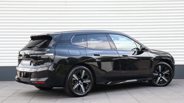 BMW iX xDrive50 High Executive Sportpakket | Massage | Sky Lounge | Harman/Kardon | Laserlight | Trekhaak