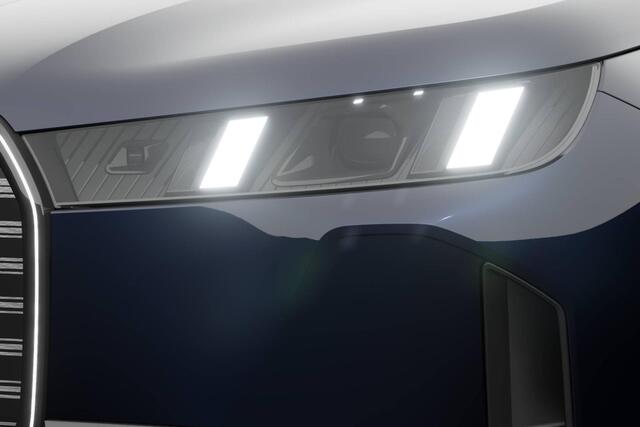 BMW iX xDrive M70 | Comfort Pack | Innovation Pack | Trekhaak | 23" LM | Sky lounge