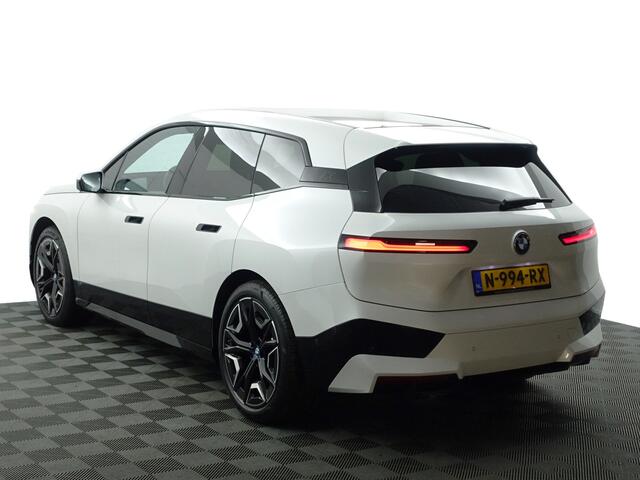 BMW iX xDrive40 M Gold Edition 77 kWh- Harman Kardon, Stoelmassage, Stuur/Stoelverwarming, Head Up, 360 Camera, Ada Cruise