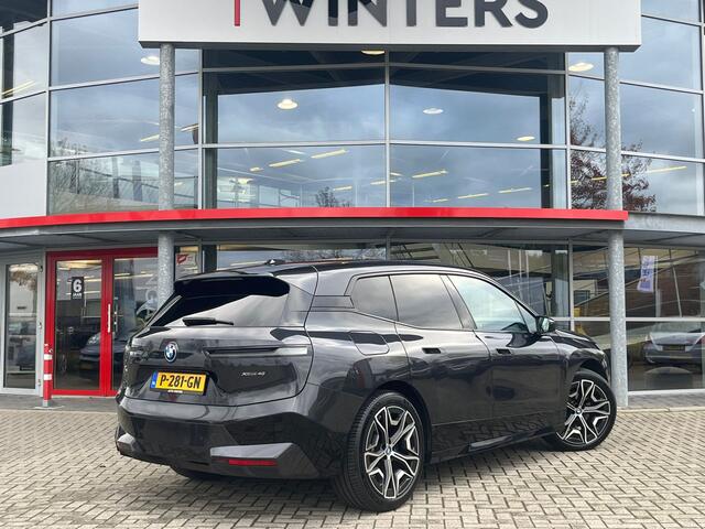 BMW iX xDrive40 Executive 77 kWh | Head-Up Display | Camera | Stoelverwarming | Navigatie |