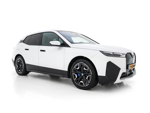 BMW iX xDrive40 High Executive 77 kWh {SOH-100%} *PANO | HEAD-UP | LUXURY-LEATHER | FULL-LED | SOFT-CLOSE | BLIND-SPOT | HARMAN/KARDON | MEMORY-PACK | HEATED/VENTILATED-COMFORTSEATS | TOP-VIEW | WIDESCREEN-DIGICOCKPIT | DAB+ | KEYLESS | AMB