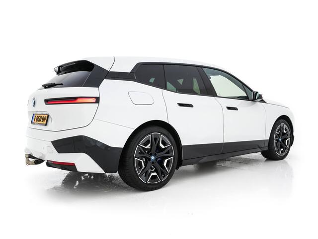 BMW iX xDrive40 High Executive 77 kWh {SOH-100%} *PANO | HEAD-UP | LUXURY-LEATHER | FULL-LED | SOFT-CLOSE | BLIND-SPOT | HARMAN/KARDON | MEMORY-PACK | HEATED/VENTILATED-COMFORTSEATS | TOP-VIEW | WIDESCREEN-DIGICOCKPIT | DAB+ | KEYLESS | AMB