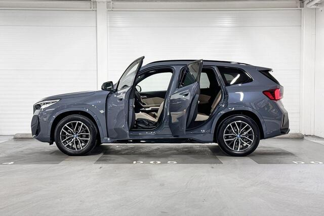 BMW iX1 eDrive20 67 kWh | M-Sport | M-Adaptive Onderstel | Parking Assistant | Trekhaak