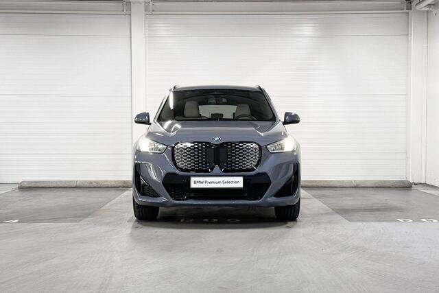 BMW iX1 eDrive20 67 kWh | M-Sport | M-Adaptive Onderstel | Parking Assistant | Trekhaak
