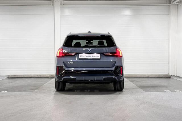 BMW iX1 eDrive20 67 kWh | M-Sport | M-Adaptive Onderstel | Parking Assistant | Trekhaak