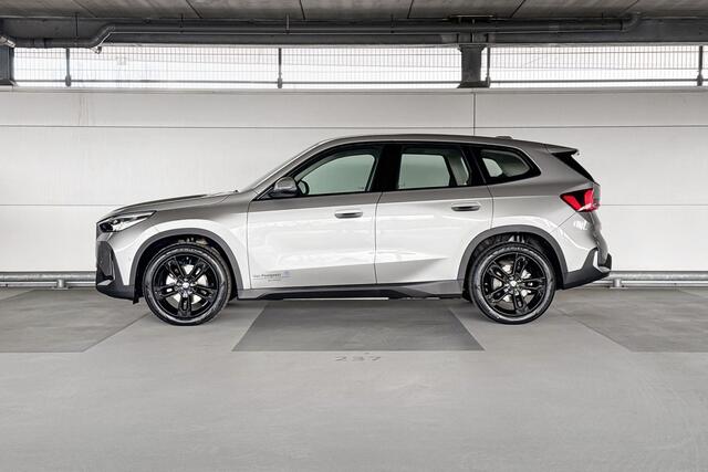 BMW iX1 eDrive20 Essential Edition 67 kWh | Interieurcamera