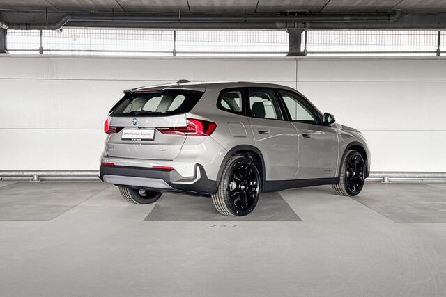 BMW iX1 eDrive20 Essential Edition 67 kWh | Interieurcamera