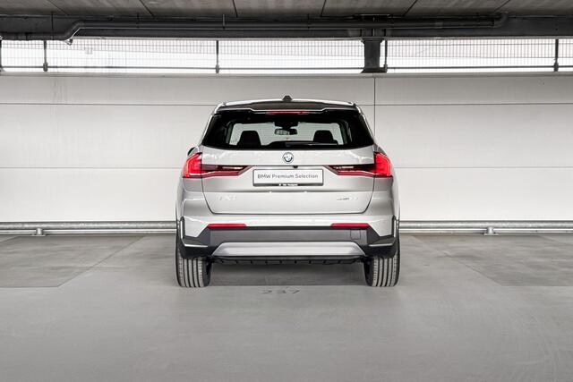 BMW iX1 eDrive20 Essential Edition 67 kWh | Interieurcamera