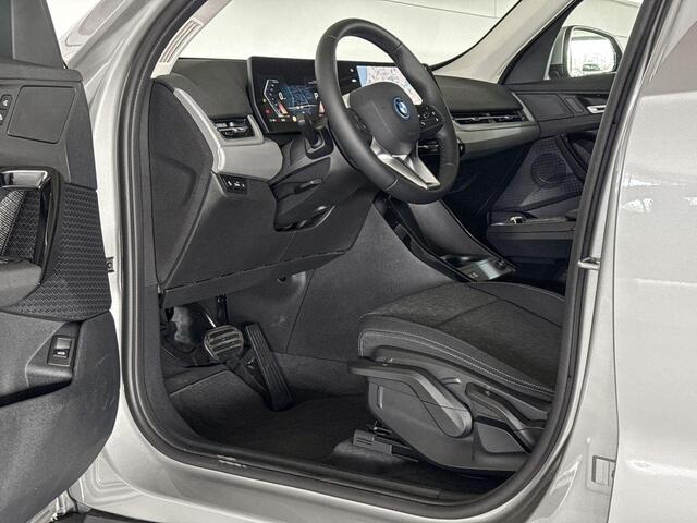 BMW iX1 eDrive20 Essential Edition 67 kWh | Interieurcamera