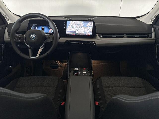 BMW iX1 eDrive20 Essential Edition 67 kWh | Interieurcamera