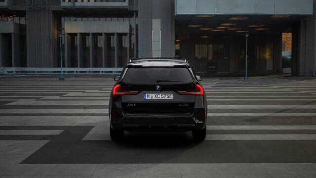 BMW iX1 eDrive20 M Sport / Sportstoelen / M Adaptief onderstel / Parking Assistant / Stoelverwarming