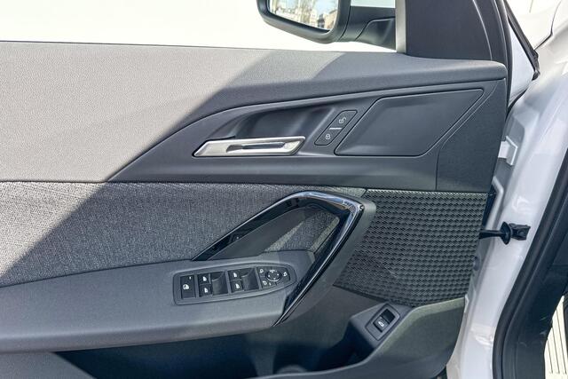 BMW iX1 eDrive20 Premium Pack | Travel Pack | Panoramadak