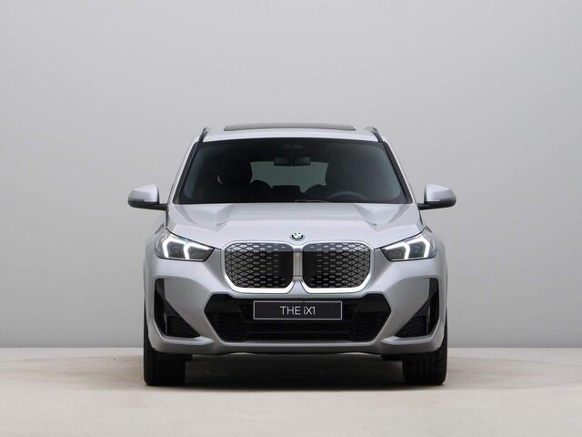 BMW iX1 xDrive30 67 kWh | M-Sportpakket | Trekhaak | 19inch |