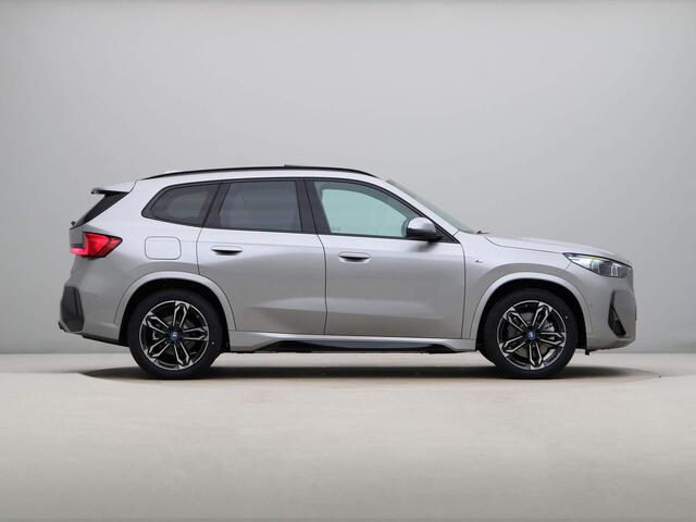 BMW iX1 xDrive30 67 kWh | M-Sportpakket | Trekhaak | 19inch |