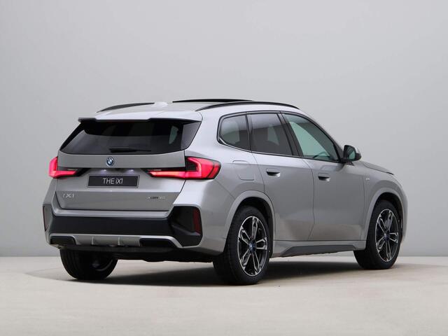 BMW iX1 xDrive30 67 kWh | M-Sportpakket | Trekhaak | 19inch |