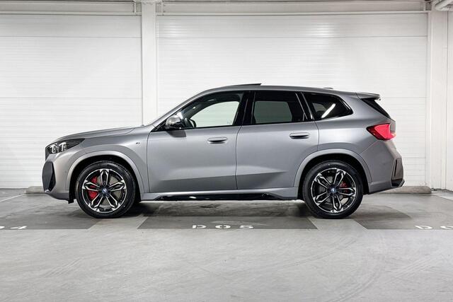 BMW iX1 eDrive20 | M-Sport Pro | Travel Pack | Premium Pack | Comfort Pack | Driving Assistant | Harman/Kardon | Panoramadak | Comfort Access