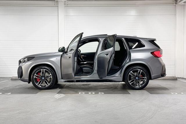 BMW iX1 eDrive20 | M-Sport Pro | Travel Pack | Premium Pack | Comfort Pack | Driving Assistant | Harman/Kardon | Panoramadak | Comfort Access