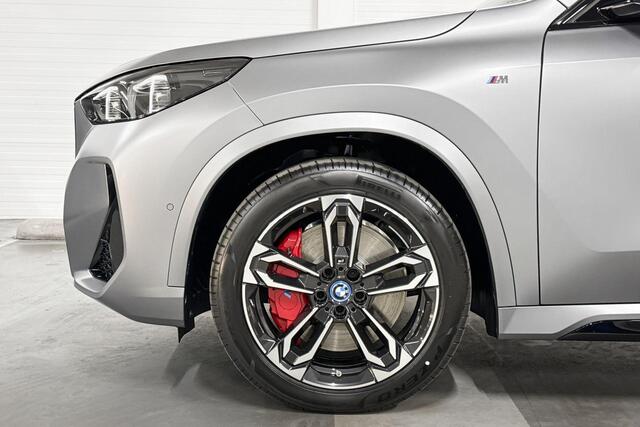 BMW iX1 eDrive20 | M-Sport Pro | Travel Pack | Premium Pack | Comfort Pack | Driving Assistant | Harman/Kardon | Panoramadak | Comfort Access