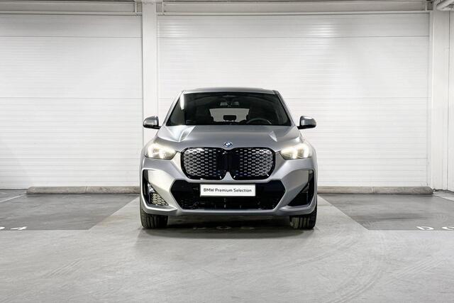 BMW iX1 eDrive20 | M-Sport Pro | Travel Pack | Premium Pack | Comfort Pack | Driving Assistant | Harman/Kardon | Panoramadak | Comfort Access