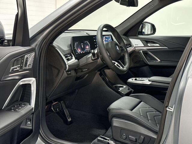 BMW iX1 eDrive20 | M-Sport Pro | Travel Pack | Premium Pack | Comfort Pack | Driving Assistant | Harman/Kardon | Panoramadak | Comfort Access