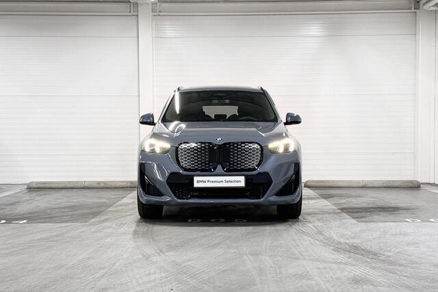 BMW iX1 eDrive20 | M-Sport Pro | Travel Pack | Premium Pack | Comfort Pack | Harman/Kardon | Panoramadak | Comfort Access