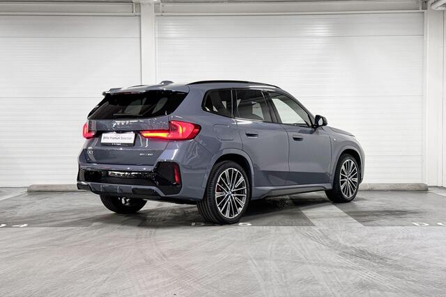 BMW iX1 eDrive20 | M-Sport Pro | Travel Pack | Premium Pack | Comfort Pack | Harman/Kardon | Panoramadak | Comfort Access