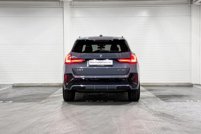 BMW iX1 eDrive20 | M-Sport Pro | Travel Pack | Premium Pack | Comfort Pack | Harman/Kardon | Panoramadak | Comfort Access