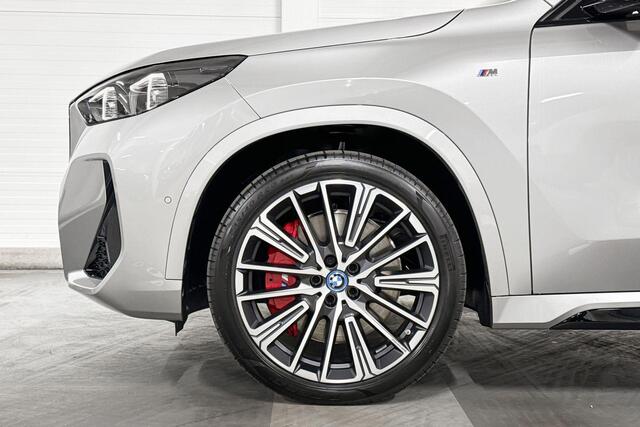 BMW iX1 eDrive20 | M-Sport Pro | Travel Pack | Premium Pack | Comfort Pack | Driving Assistant | Harman/Kardon | Panoramadak | Comfort Access