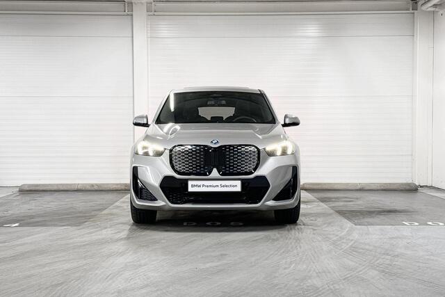 BMW iX1 eDrive20 | M-Sport Pro | Travel Pack | Premium Pack | Comfort Pack | Driving Assistant | Harman/Kardon | Panoramadak | Comfort Access