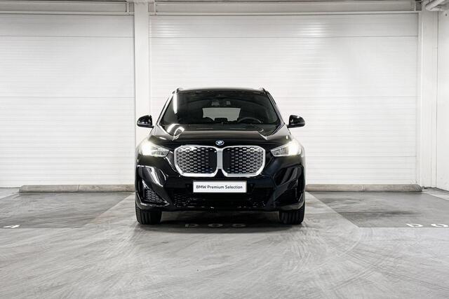 BMW iX1 eDrive20 | M-Sport | Travel Pack | Driving Assistant | Panoramadak