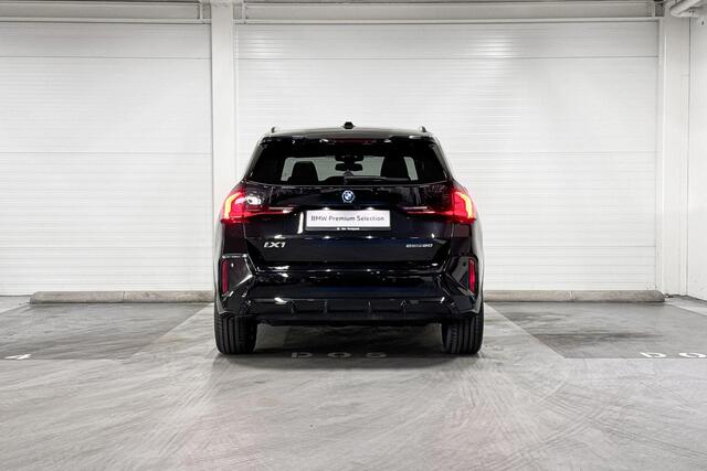 BMW iX1 eDrive20 | M-Sport | Travel Pack | Driving Assistant | Panoramadak
